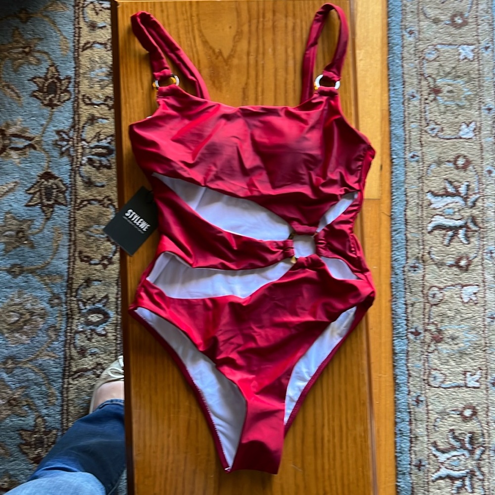 Sexy one-piece swimsuit, new with tags, amazing design!